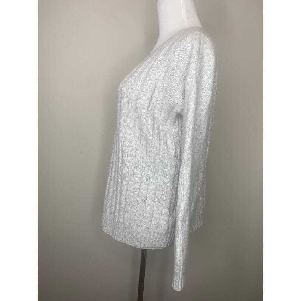 Gap Pale Gray V Neck Sweater Sz Small Cozy Wool Blend Minimalism Preppy - Picture 2 of 8
